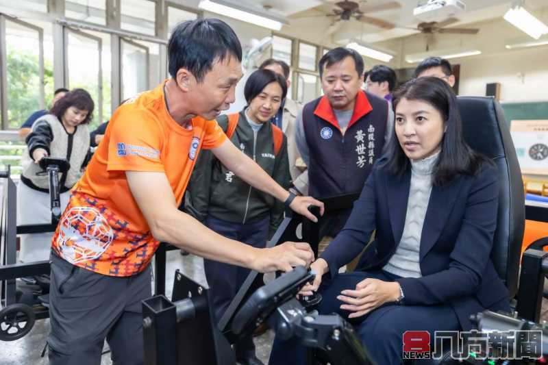 縣長表揚國際無人機競賽獲獎學生