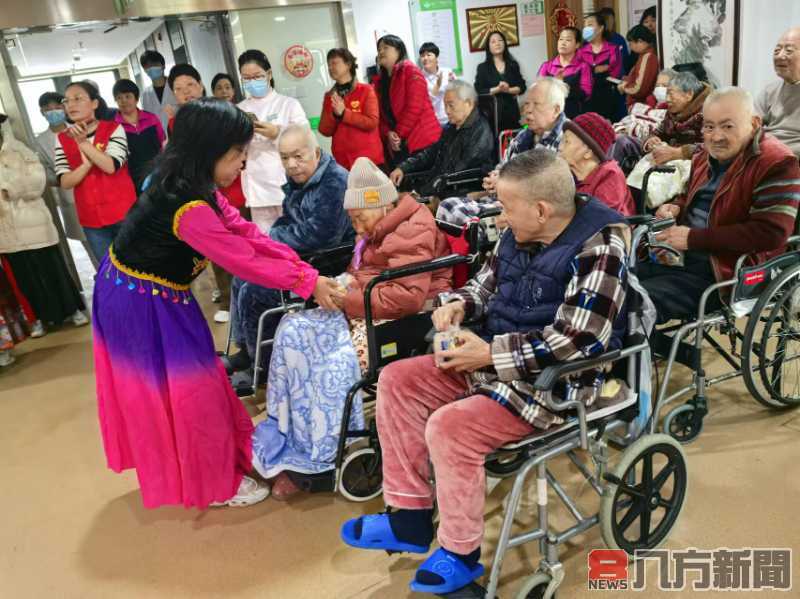 慈善舞蹈與歌聲交織 蘭馨療養院敬老活動溫暖人心