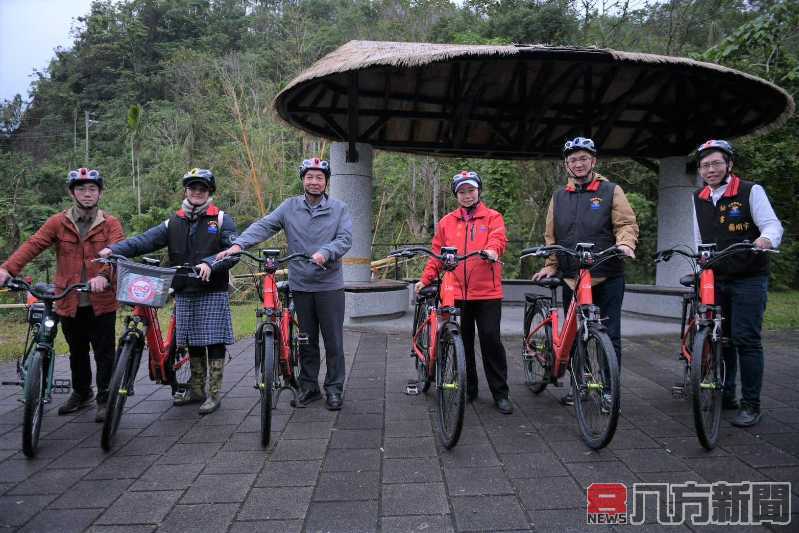 徐榛蔚騎自行車視察中南區道路平整性 傾聽鄉親需求優化114年道路工程
