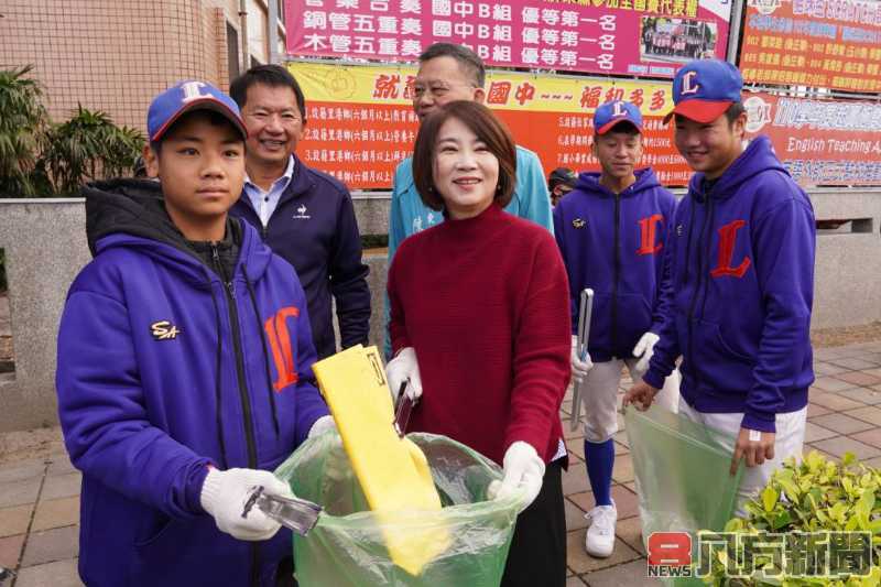 金蛇納福護屏東 財源滾滾迎新年 屏東八百志工齊心淨環境