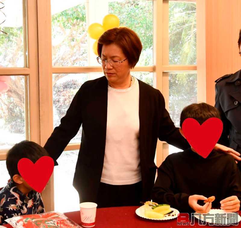 與縣長媽媽歲末圍爐 王惠美與24位孩子話家常