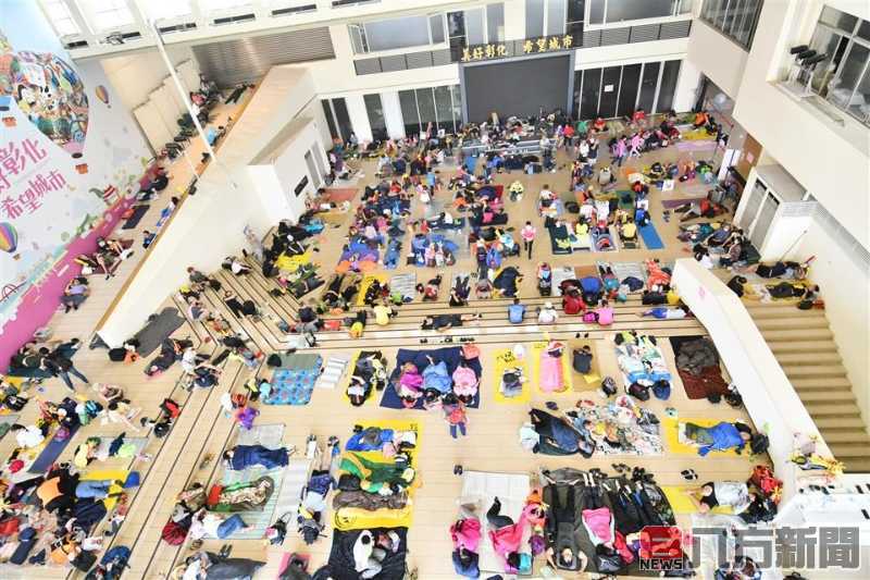 大甲媽遶境 彰化縣立圖書館前廣場及縣立美術館前廣場可供香客休息