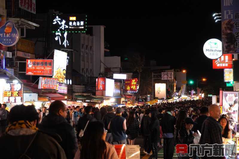 台灣祭首日湧入30萬人次 墾丁大街人潮再現