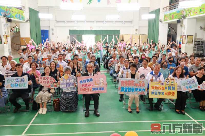 秀育捐1744台實物投影機 許淑華縣長感謝企業捐贈