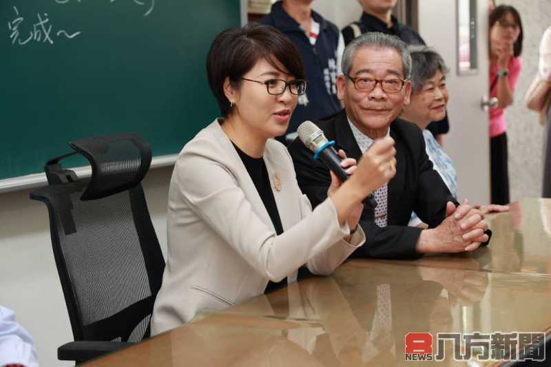秀育捐1744台實物投影機 許淑華縣長感謝企業捐贈
