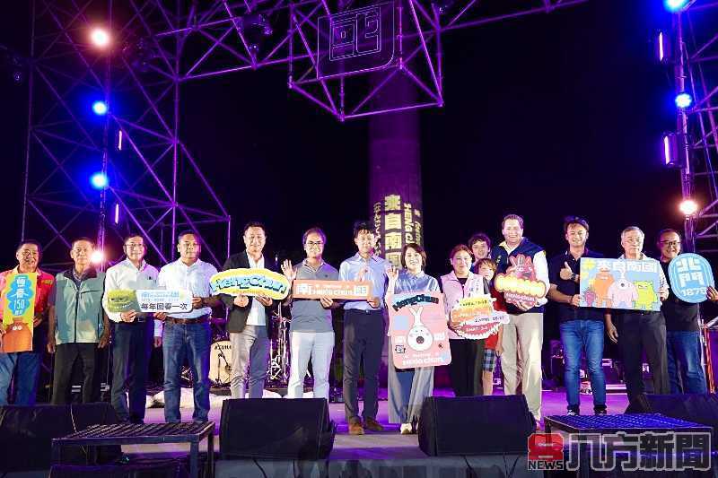 璀璨煙火點亮恆春半島 屏東南國生活節萬人湧入