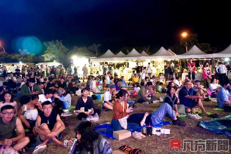 璀璨煙火點亮恆春半島 屏東南國生活節萬人湧入