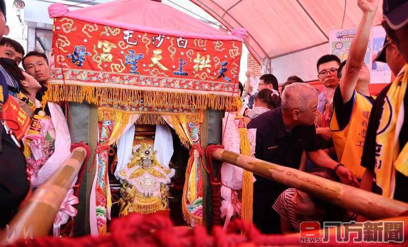 粉紅超跑快閃南投？連得三聖筊、200年首度駕臨可期