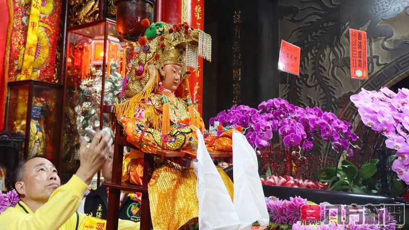 粉紅超跑快閃南投？連得三聖筊、200年首度駕臨可期