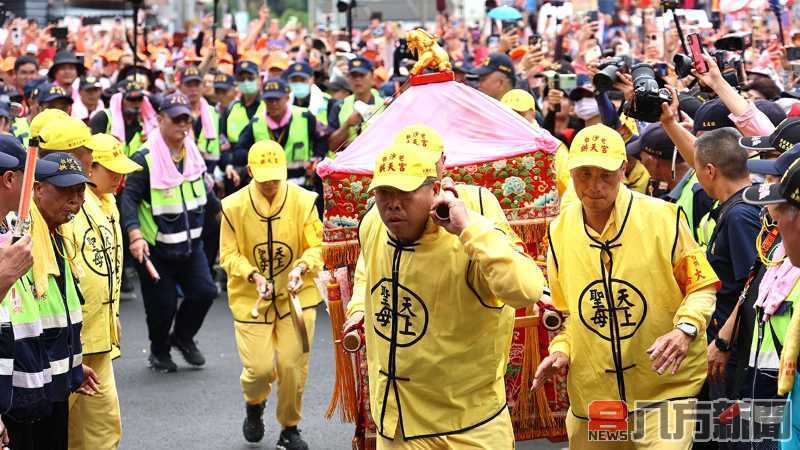 粉紅超跑快閃南投？連得三聖筊、200年首度駕臨可期