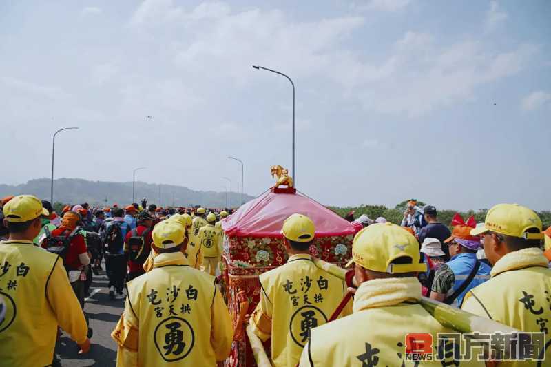 粉紅超跑快閃南投？連得三聖筊、200年首度駕臨可期