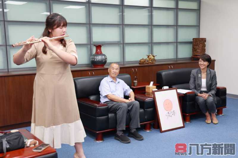 獲五所國立大學音樂系長笛榜首 縣長接見年輕音樂家李盈箴