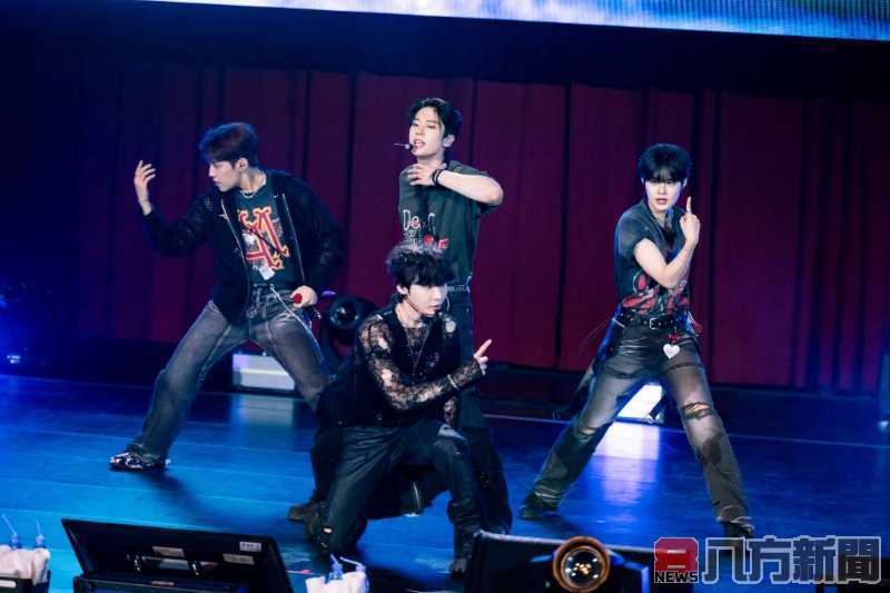 AB6IX感動 粉絲應援有誠意 進貢美食還有裝置藝術與滿滿星星燈揮舞…