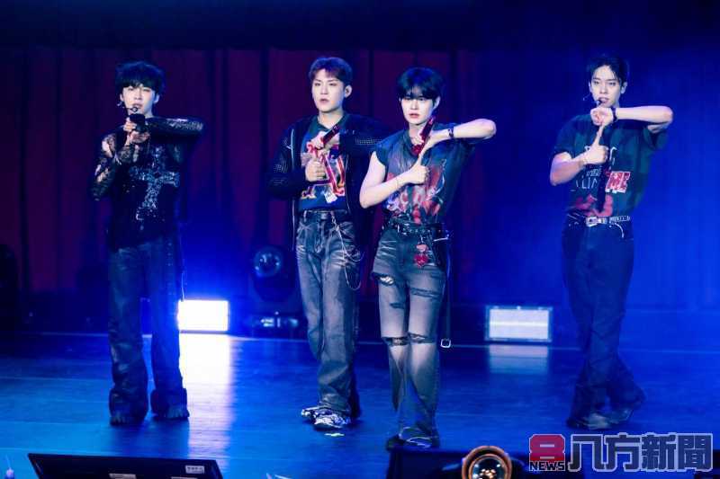 AB6IX感動 粉絲應援有誠意 進貢美食還有裝置藝術與滿滿星星燈揮舞…