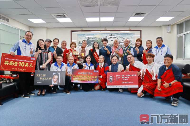 賽德克女兒姑慕·巴紹獲金曲獎 縣長許淑華頒獎勵金祝賀