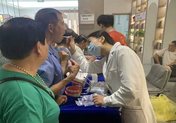「人人健康 鄰裡有醫 情暖夕陽」公益義診活動走進錢塘區雲邸社區
