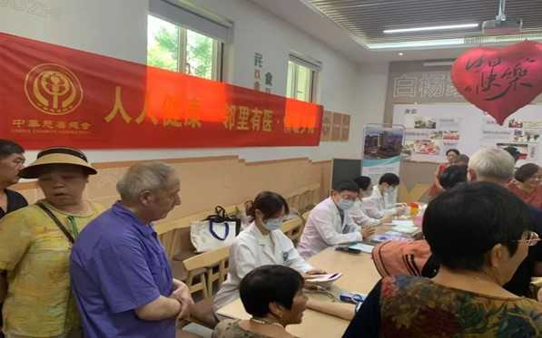 「人人健康 鄰裡有醫 情暖夕陽」公益義診活動走進錢塘區雲邸社區