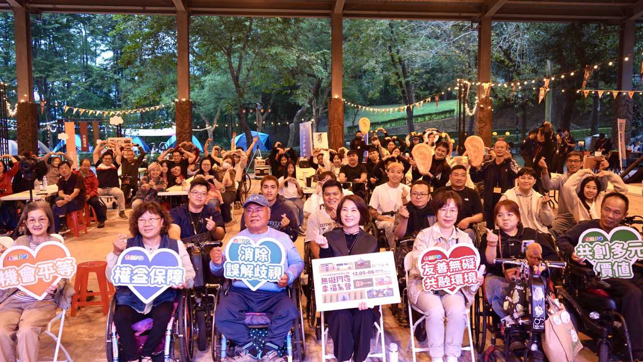 全國首台無障礙露營車上路 屏東讓身障者也能放心親近自然-圖片1