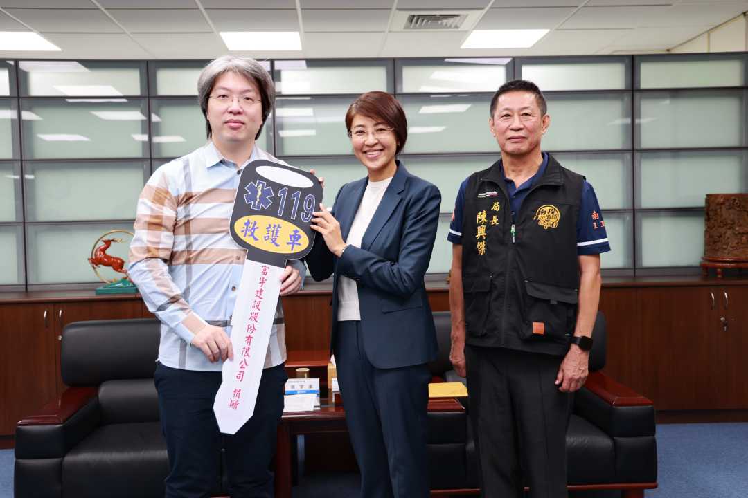 富宇建設捐贈高頂救護車 南投縣緊急救護添新力-圖片1