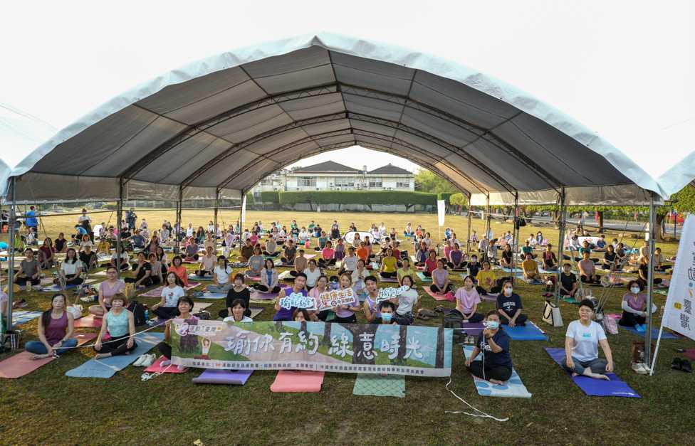 從草地開始愛上運動 南投草地瑜珈再掀健康風潮